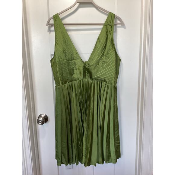NWT Abercrombie & Fitch Women's The A&F Giselle Pleated Mini Dress Green Size XL - Picture 4 of 14